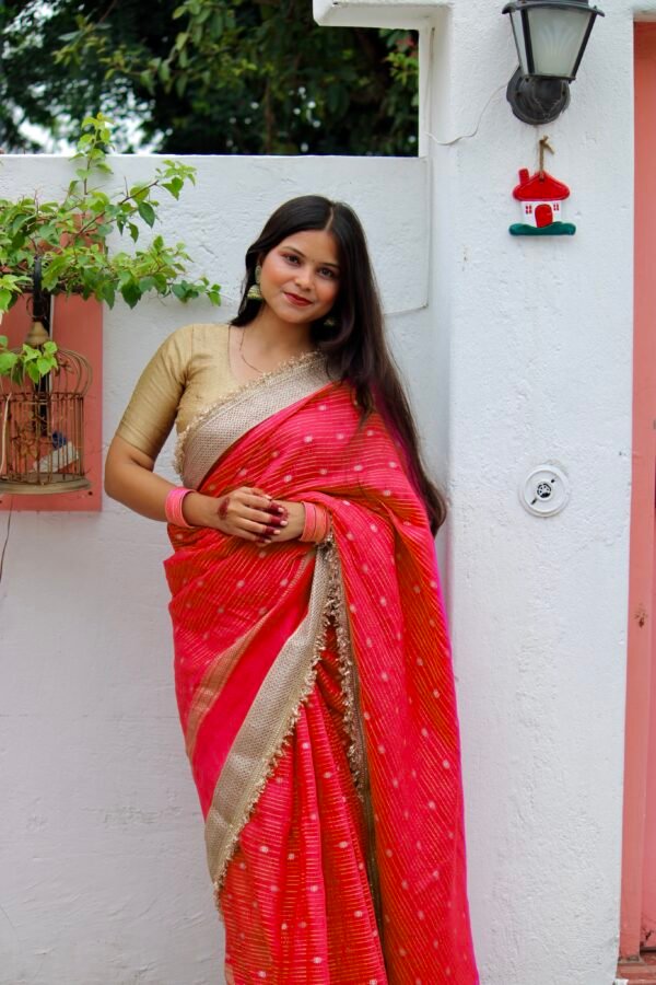 Mehfil Roohani laal saree - Image 3